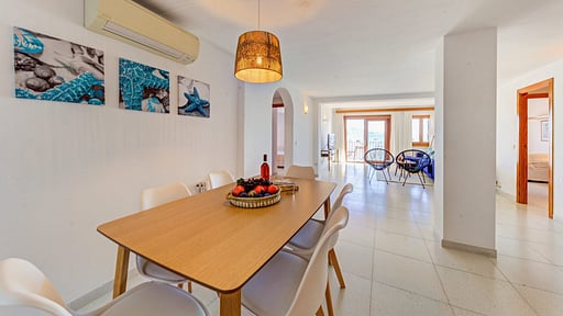 Vora Mar Beachfront Apartment Dining area