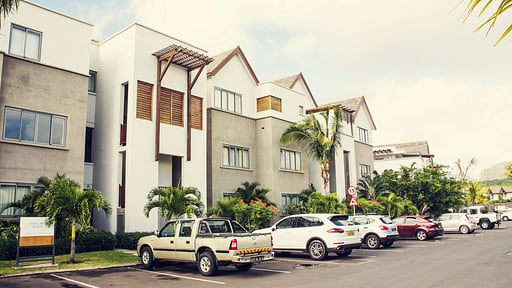 West Coast Marina Deluxe Apartment Parking areas
