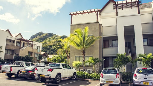 West Coast Marina Deluxe Apartment Parking areas