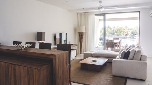 West Coast Marina Deluxe Apartment Woonkamer