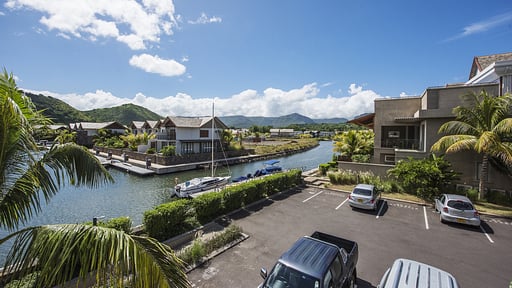 West Coast Marina Deluxe Apartment Parking areas