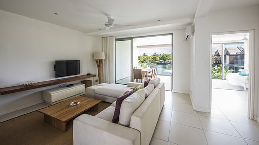 West Coast Marina Deluxe Apartment Woonkamer
