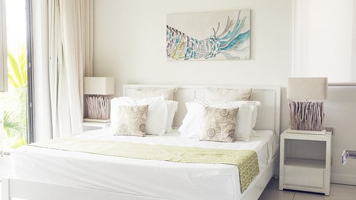 West Coast Marina Premium Apartment Schlafzimmer 1