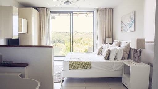 West Coast Marina Premium Apartment Schlafzimmer 1