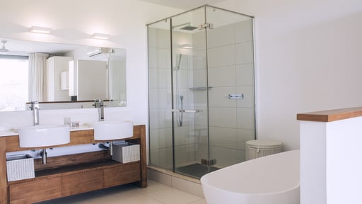 West Coast Marina Premium Apartment Schlafzimmer 1