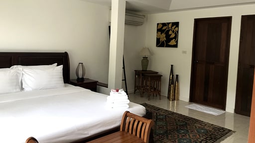 White House by the Beach Bedroom 1