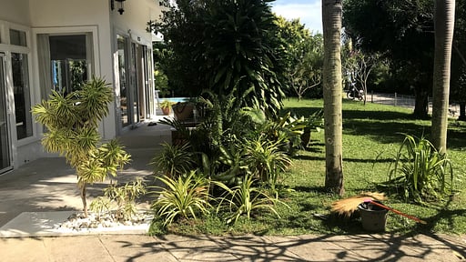 White House by the Beach Garden