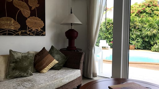 White House by the Beach Living room