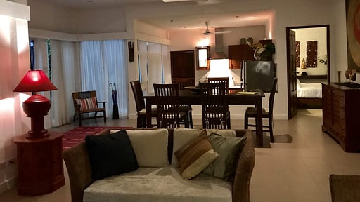 White House by the Beach Living room