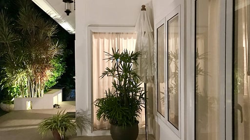 White House by the Beach Others