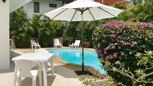 White House by the Beach Swimming pool