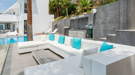 White Villa Terrace/Veranda