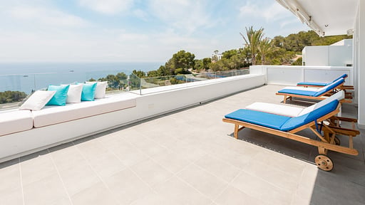 White Villa Terrace/Veranda