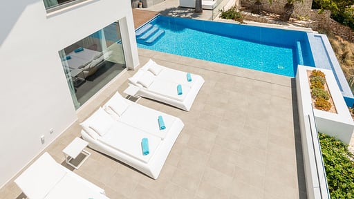White Villa Terrace/Veranda