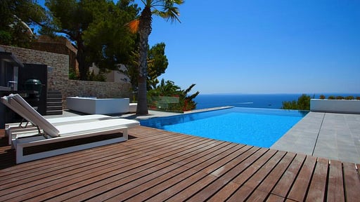 White Villa Swimming pool