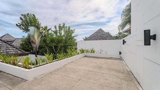 Wings Elegant Villa Terrace/Veranda