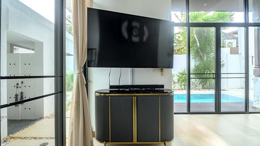 Wings Elegant Villa Dining area