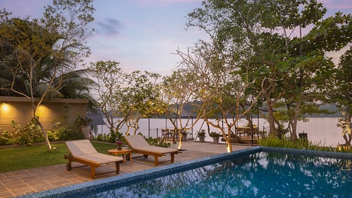 Yahva Villa Swimming pool