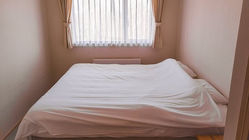 Yotei Townhouses Schlafzimmer 1
