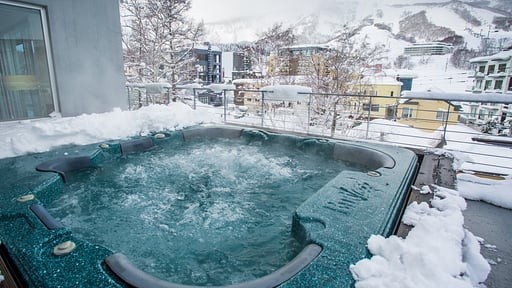 Youtei Tracks Three Bedroom Penthouse Jacuzzi