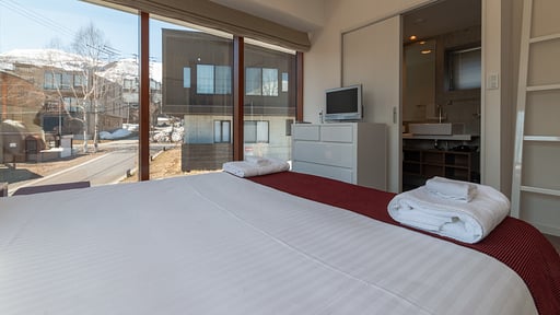 Yuki Ten House Bedroom 1