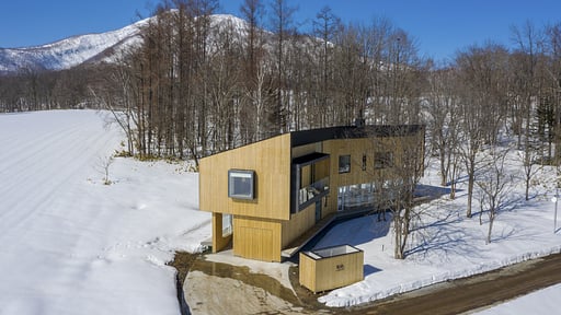 Yukihyo Surroundings