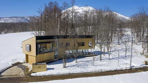 Yukihyo Surroundings