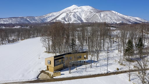 Yukihyo Surroundings