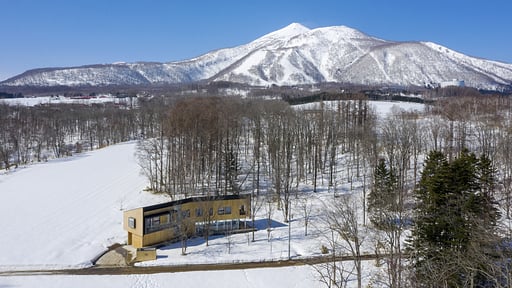 Yukihyo Surroundings