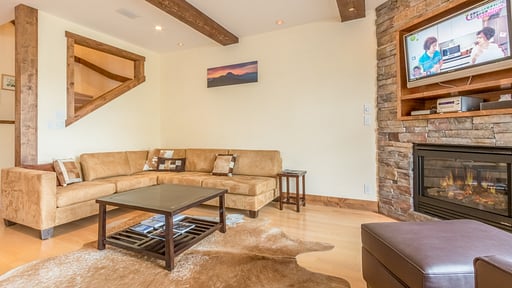 Yukimi Two Chalet Living room