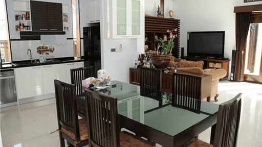 Yupa Villa 1 Dining area