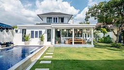 Villa Pintu Biru