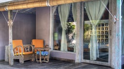 Villa West