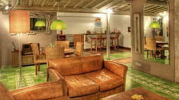 Villa West