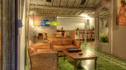 Villa West