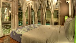 Villa West