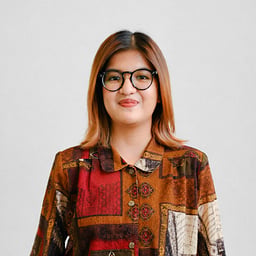 Shafa Dhiyaliza - -