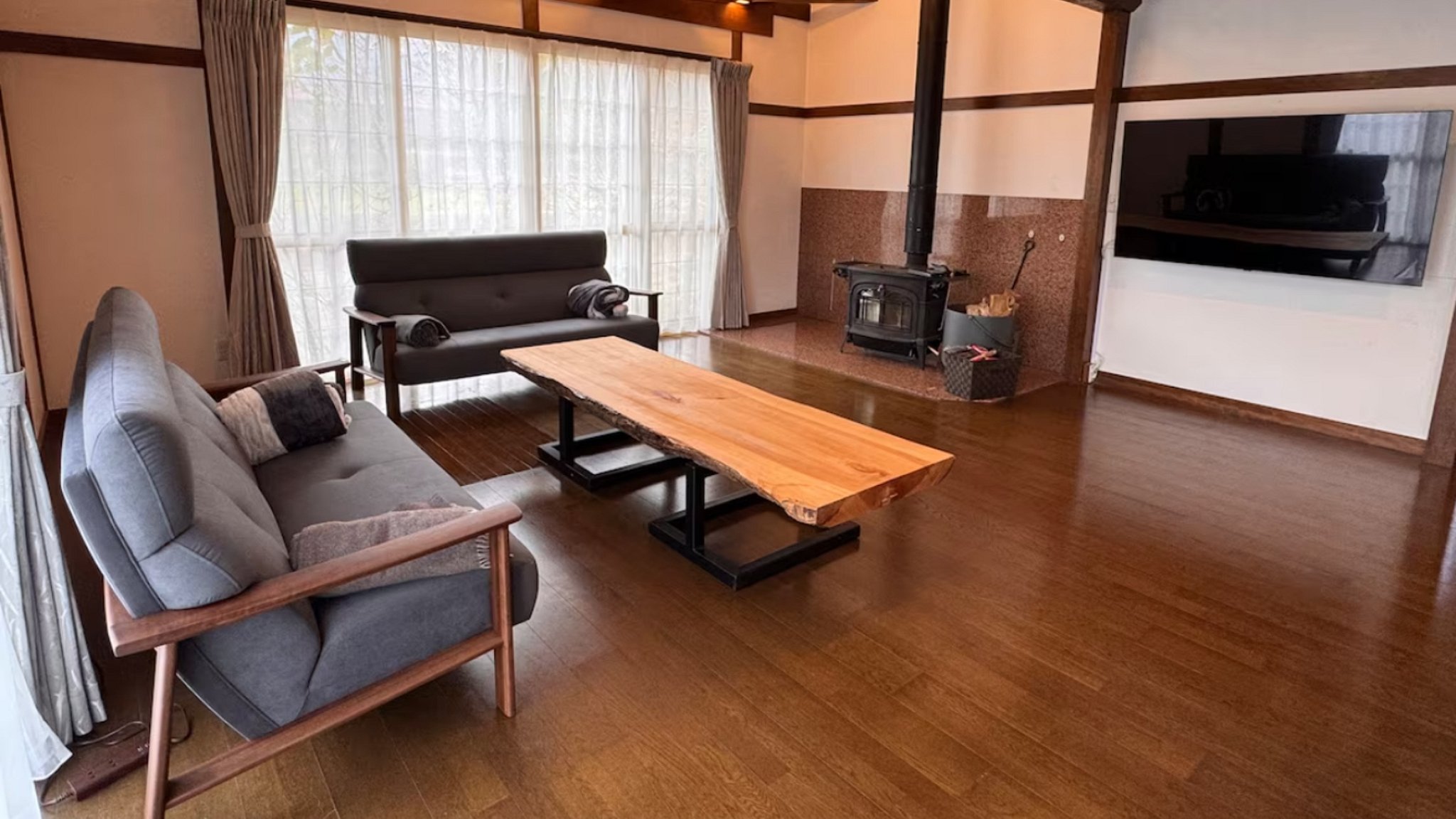 5 Peaks Chalet - Echoland - 4 bedrooms | Villa Finder