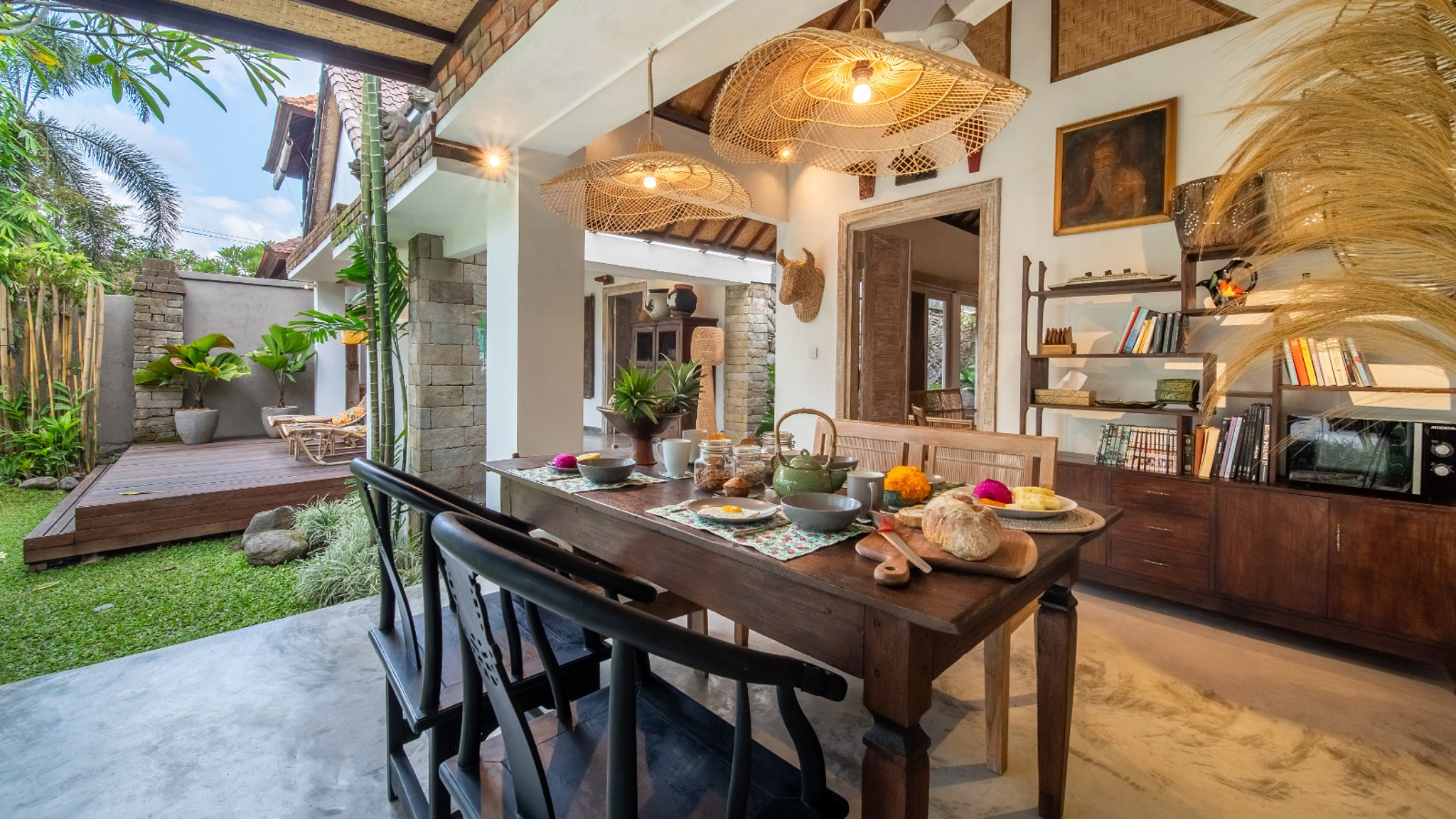 Katak Villa Dining area