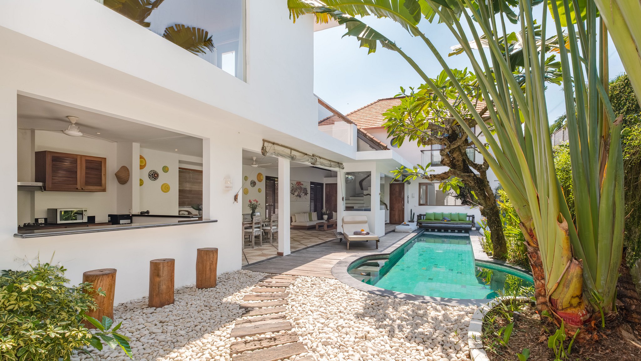 Ku Estate Swimming pool 1