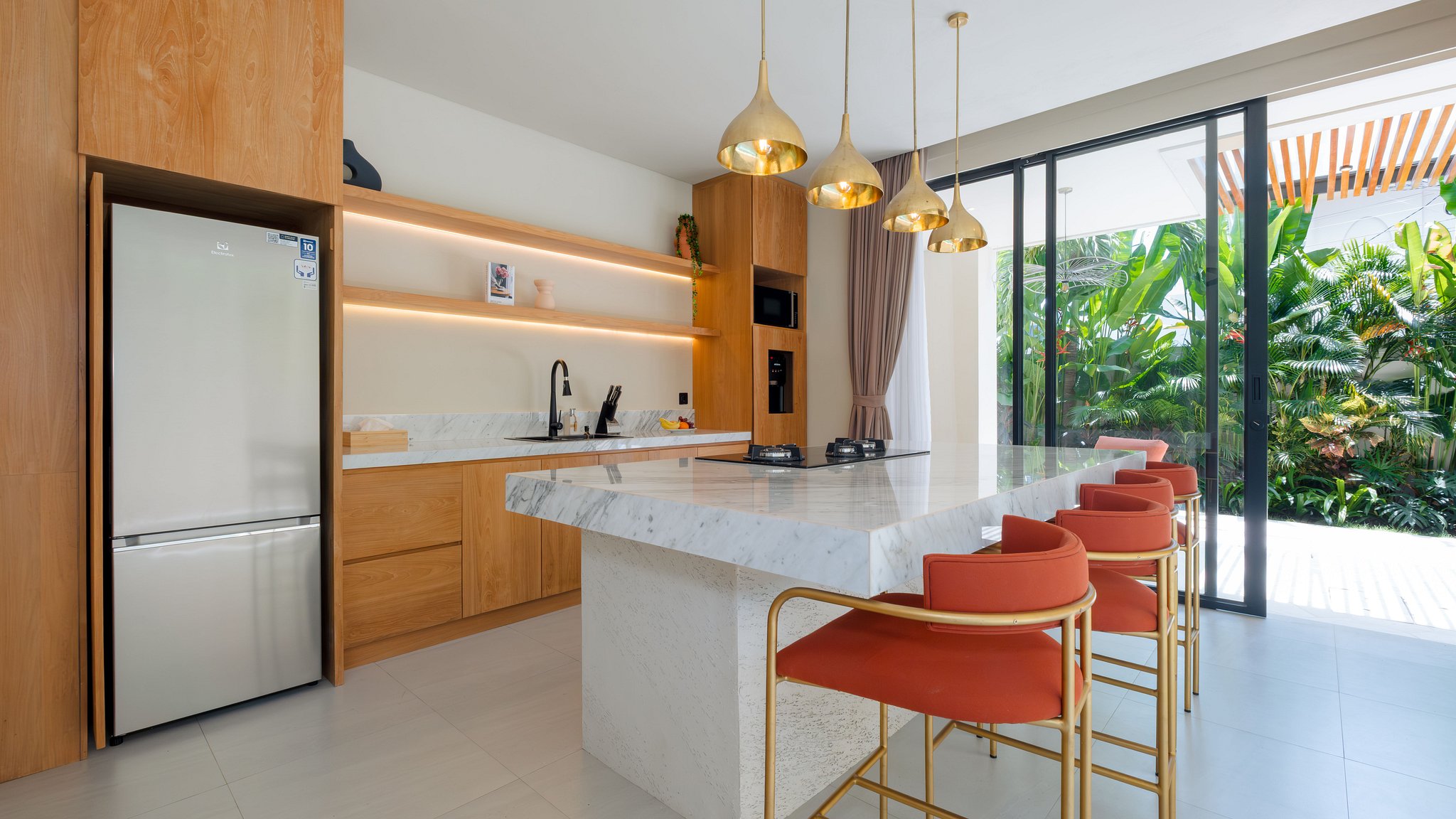 Loona Palm Seseh 2 Dining area