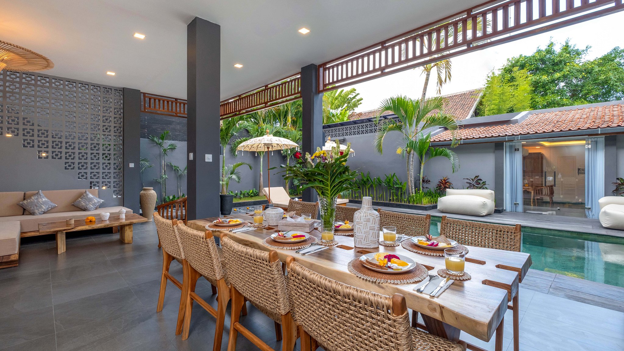 Villa Alami Dining area