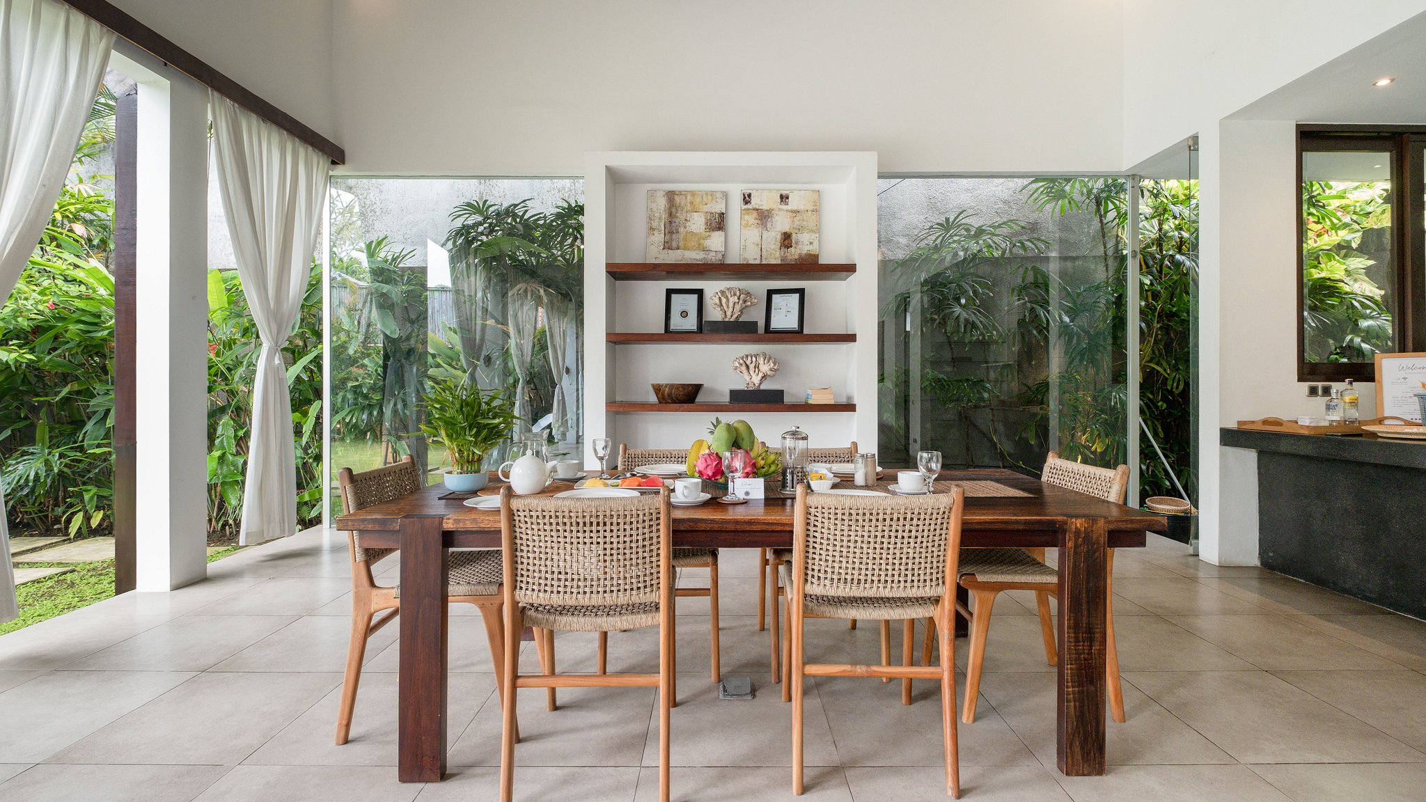 Villa Alice Dua Dining area