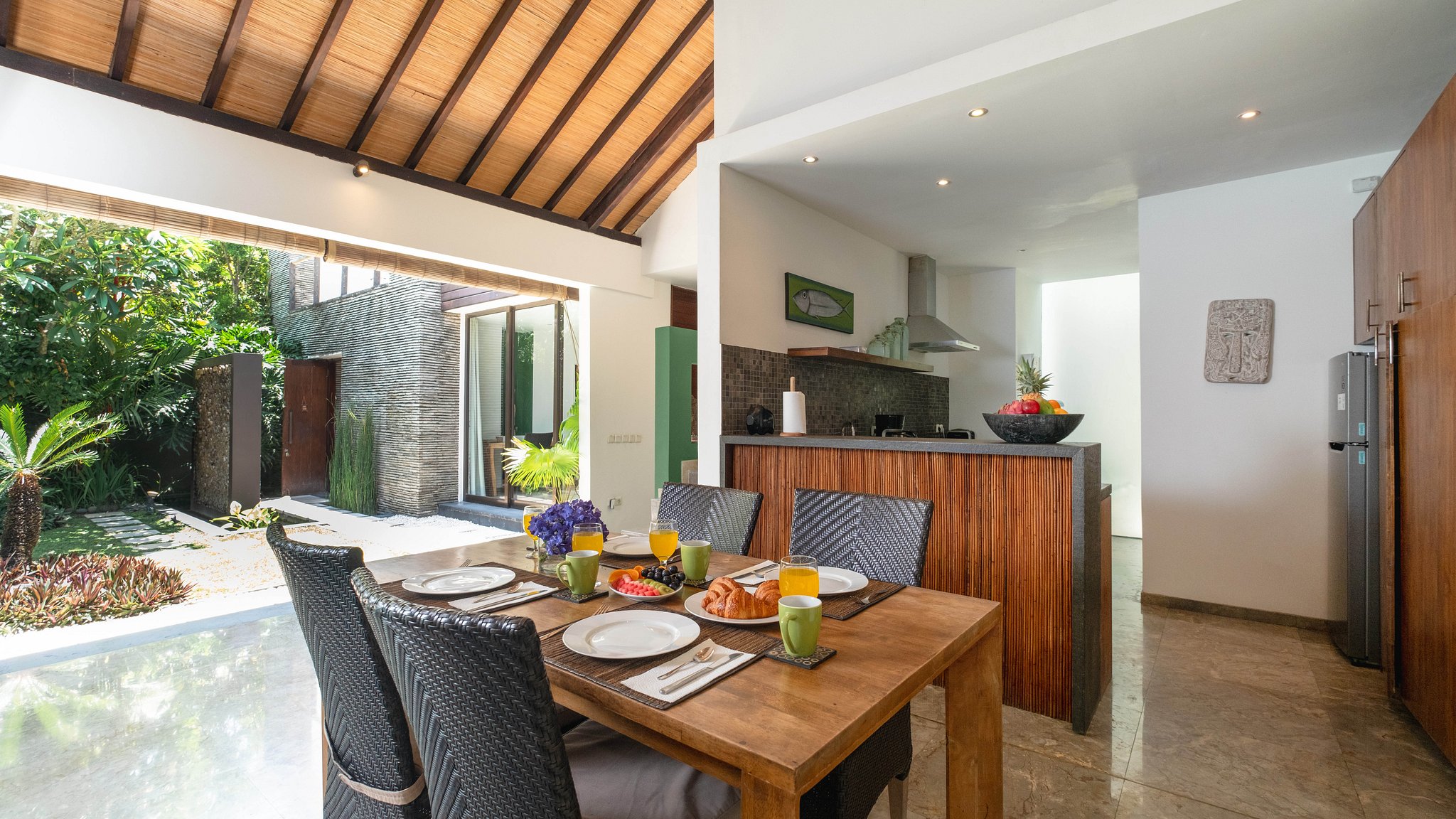 Villa Anjali Green Dining area