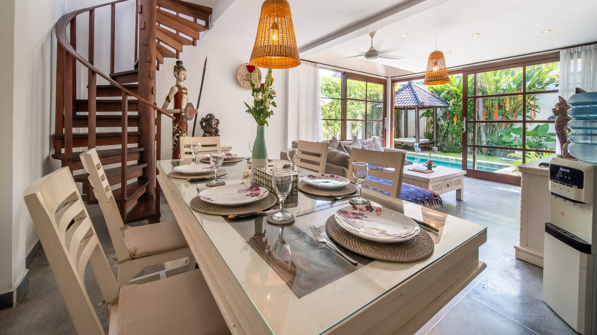 Villa Bewa Dining area