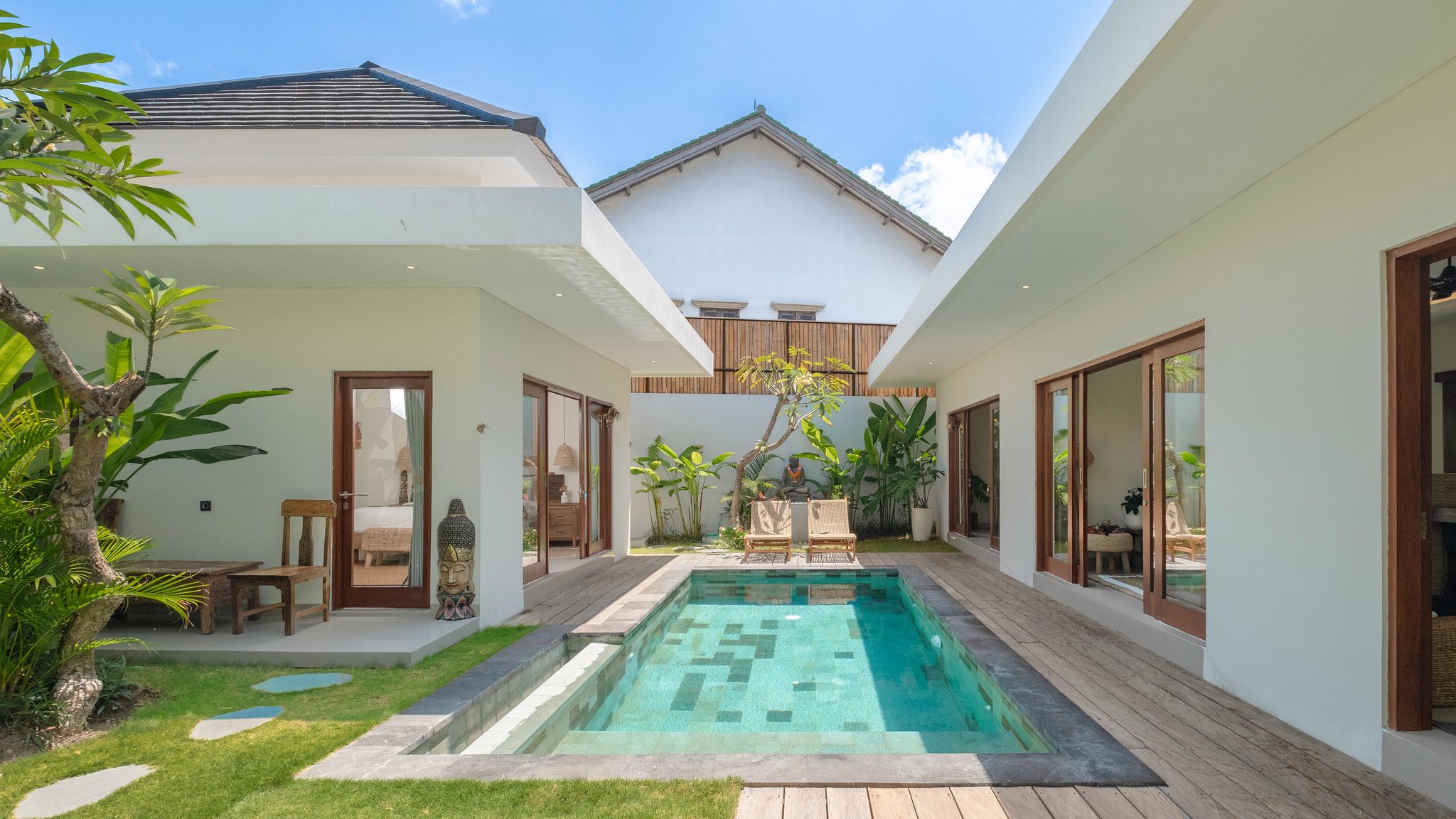 Villa Lange Estate Swimming pool 1