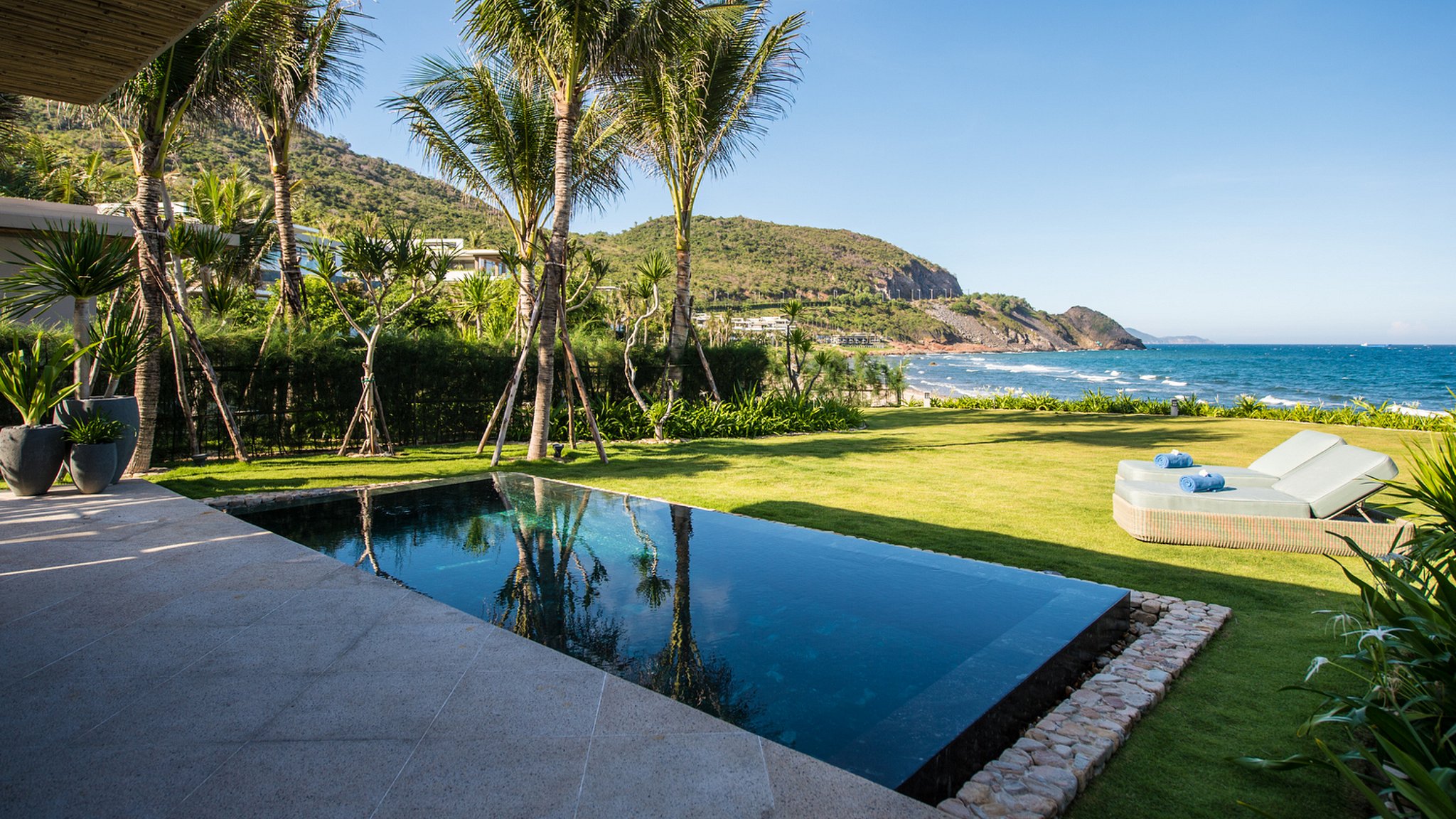 Ocean Front villa Nha Trang giá thuê