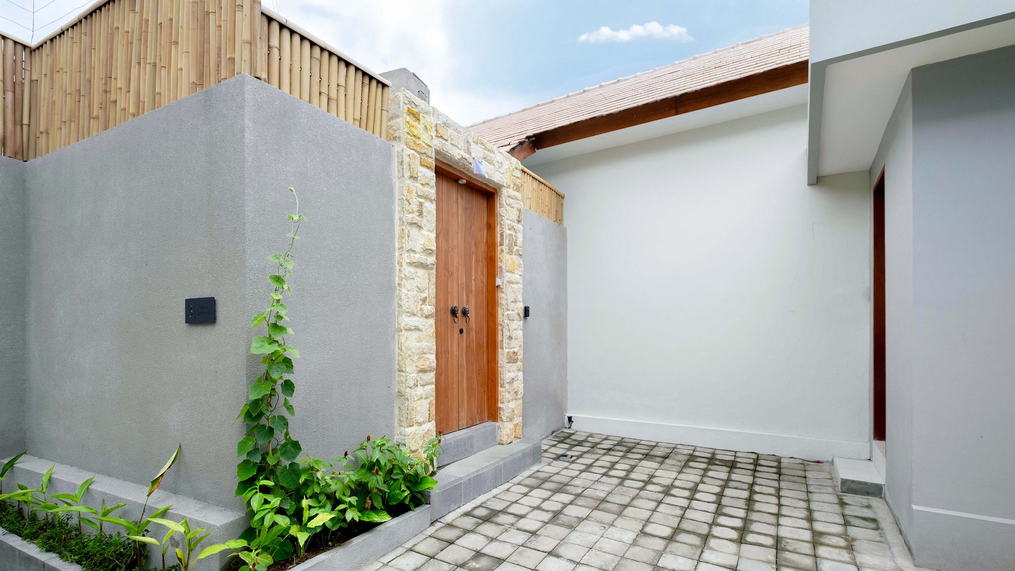 Villa Serenya Parking areas